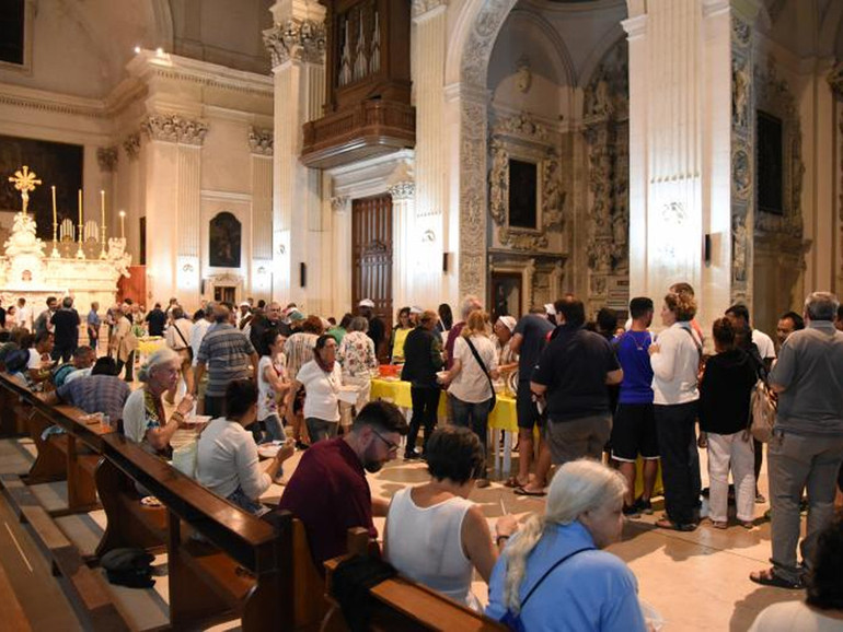Festa patronale a Lecce: una cena offerta a tutti i poveri della città