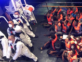Finito l’incubo della nave Talia. Sbarco nella notte a Malta