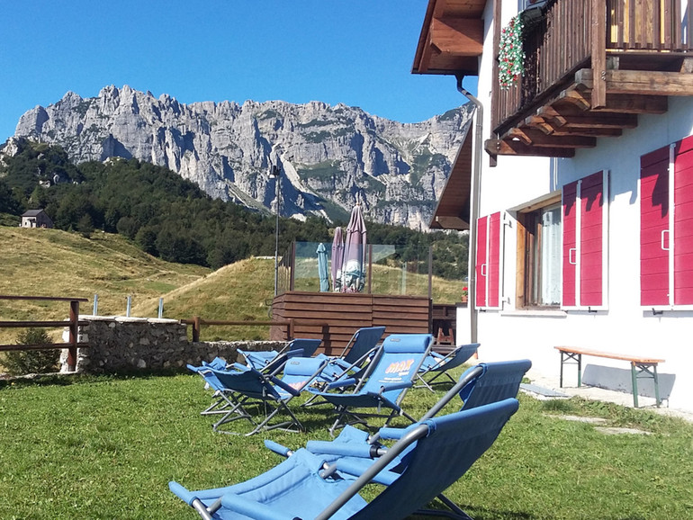 Fondazione Fontana. Domenica 8 al rifugio Campogrosso un’esperienza per comprendere la disabilità attraverso la montagna Fondazione Fontana. Domenica 8 al rifugio Campogrosso un’esperienza per comprendere la disabilità attraverso la montagna