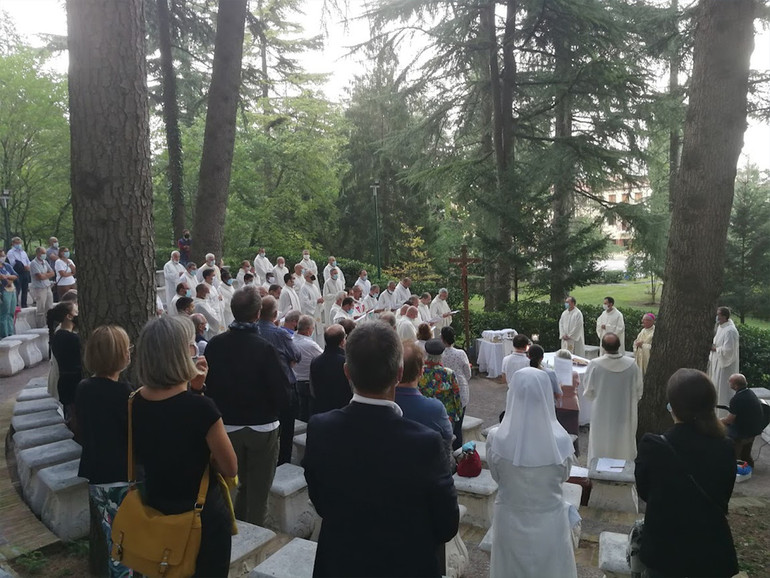 Formazione dei presbiteri. Cura per la vita dei preti nella sua globalità. Le proposte dell'Istituto San Luca