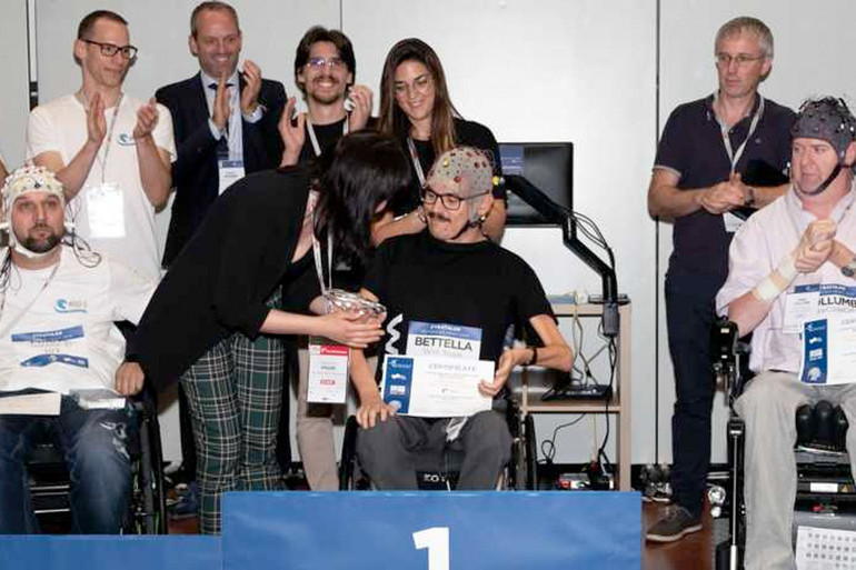 Francesco Bettella e il WHi Team dell'Università di Padova vincono l'oro al Cybathlon Bci Series di Graz