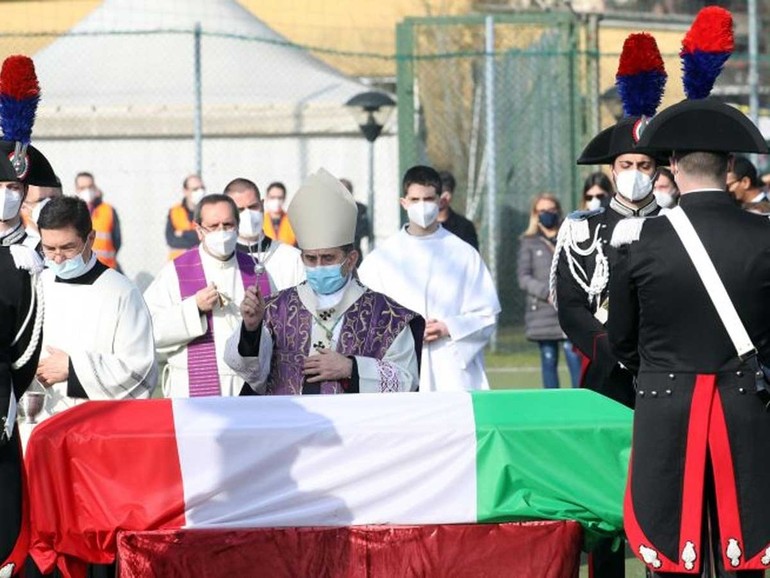 Funerali Luca Attanasio: mons. Delpini (Milano), “troppo breve è stata la tua vita. Eppure si può offrire il dono più prezioso”