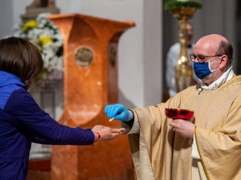 Germania: riprendono le messe con i fedeli. Misure anti-Covid e prenotazioni telefoniche Germania: riprendono le messe con i fedeli. Misure anti-Covid e prenotazioni telefoniche