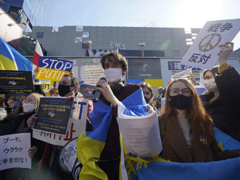 Giappone: discriminazioni e boicottaggi verso la comunità russa. Ma in realtà molti di loro si oppongono alle scelte di Mosca