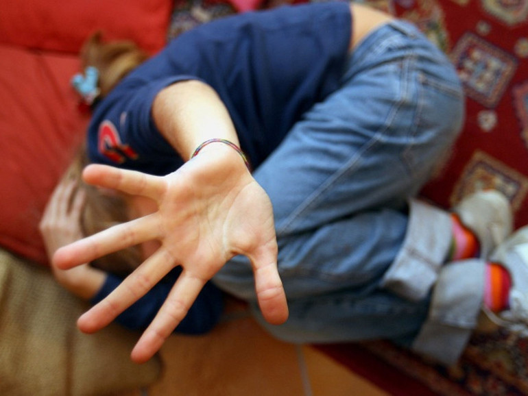 Giornata contro la pedofilia, Telefono Azzurro: “In aumento l’adescamento online”