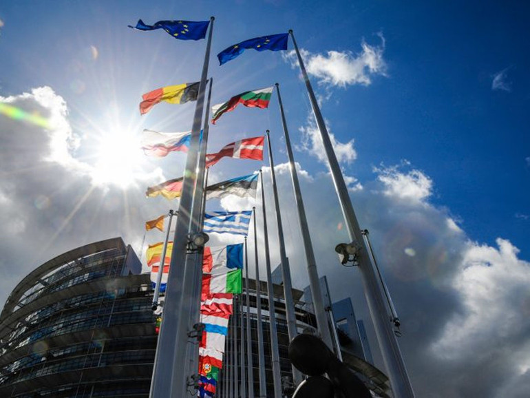 Giornata d’Europa: lettera dei Capi di Stato Ue ai cittadini. “Pandemia ricorda cosa è importante nella vita: salute, relazioni, solidarietà
