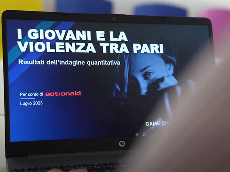 Giovani, per 1 su 5 toccare parti intime senza consenso non è violenza Giovani, per 1 su 5 toccare parti intime senza consenso non è violenza