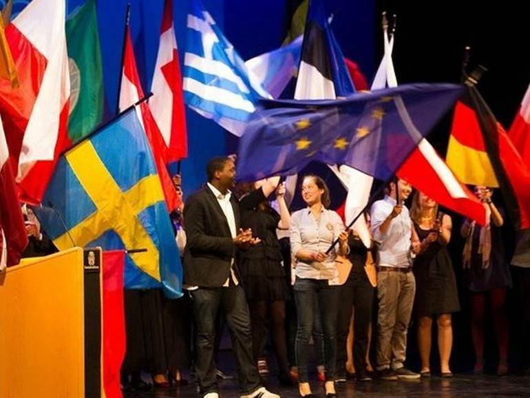 Gli eurodeputati vogliono più soldi per giovani e bambini Gli eurodeputati vogliono più soldi per giovani e bambini