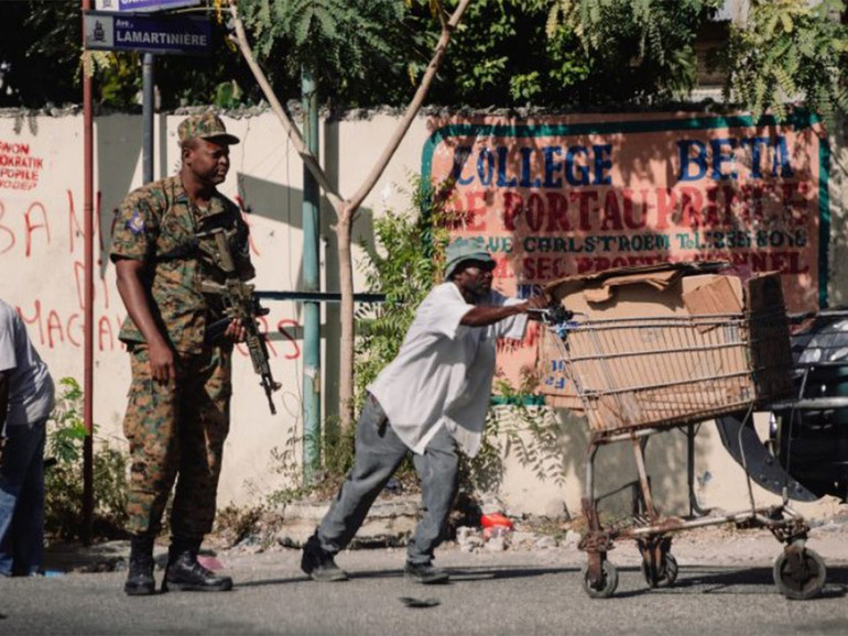 Haiti, Port-au-Prince ostaggio delle gang. La missionaria: popolo ridotto alla fame