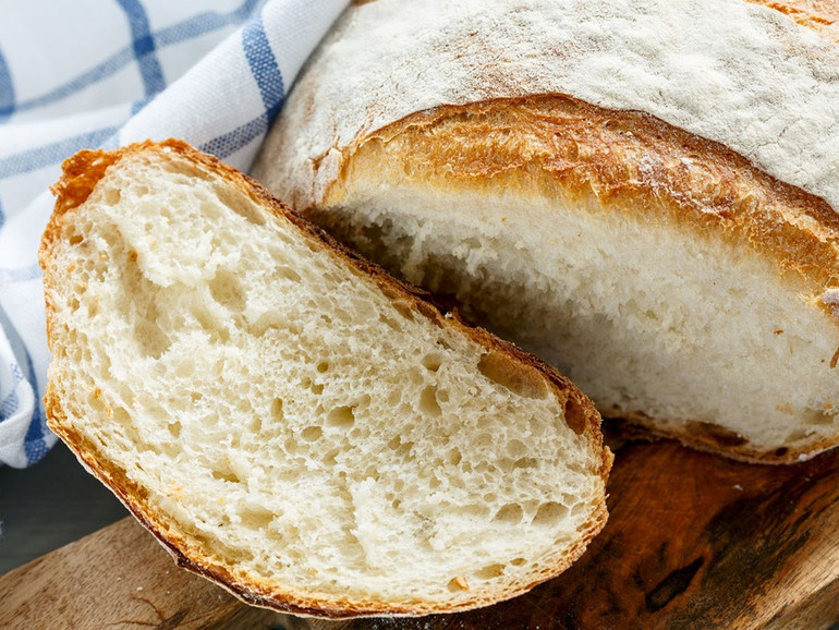 "Ho imparato a fare il pane". Una ragazza in Kenya in servizio civile, ha imparato a fare il pane un mese fa. Poi il lockdown