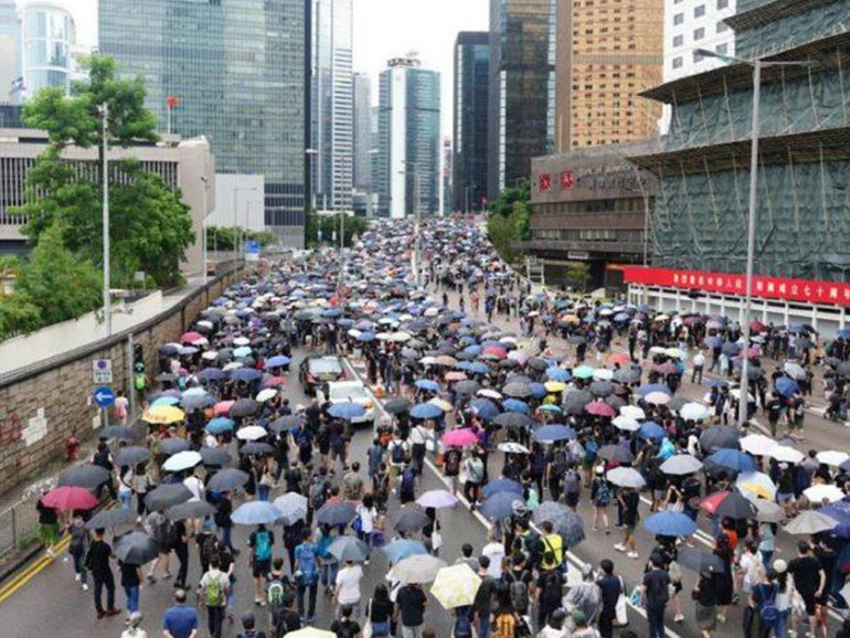 Hong Kong: Carrie Lam ritira l’emendamento ma per i manifestanti la “lotta per la libertà” non è finita