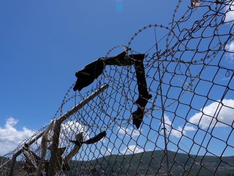 Hotspot in Grecia, la denuncia: "Anche i bambini tentano il suicidio"