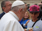 I ragazzi del Centro “Mondo Migliore” sulla papamobile. “Abbiamo invitato il Papa a venire a Rocca di Papa per un gelato”