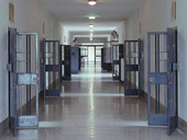 Il carcere “oltre il virus”: 53.697 i detenuti, -12,3% in un anno. Calano ancora gli stranieri
