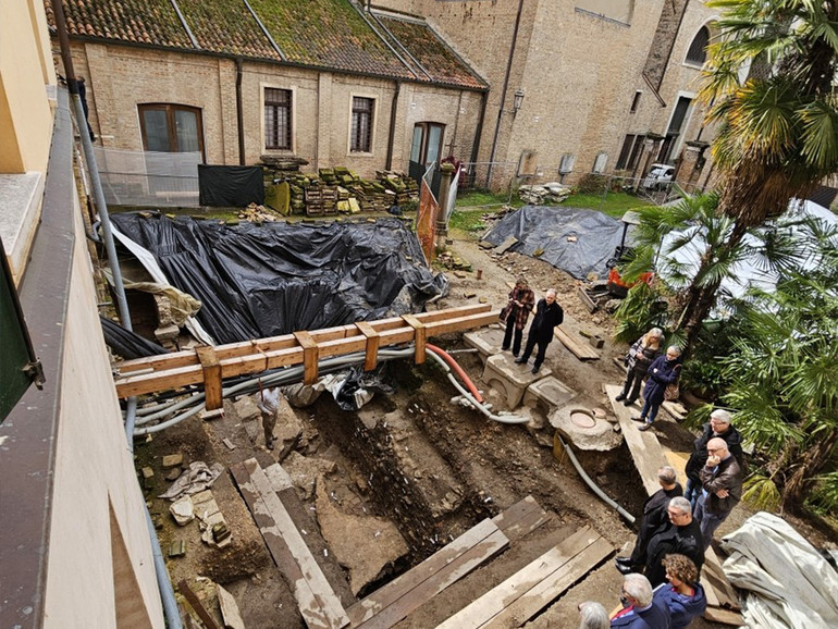 Il Duomo scopre le antiche origini dopo i lavori archeologici nell'ex Chiostro dei Canonici Il Duomo scopre le antiche origini dopo i lavori archeologici nell'ex Chiostro dei Canonici