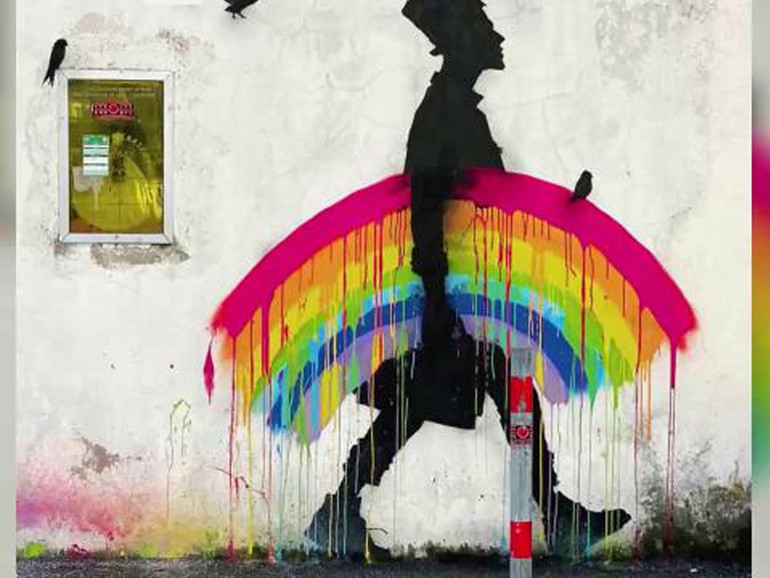 Il folletto e l’arcobaleno. Il murales racconta una speranza che non finisce, ma si trasforma