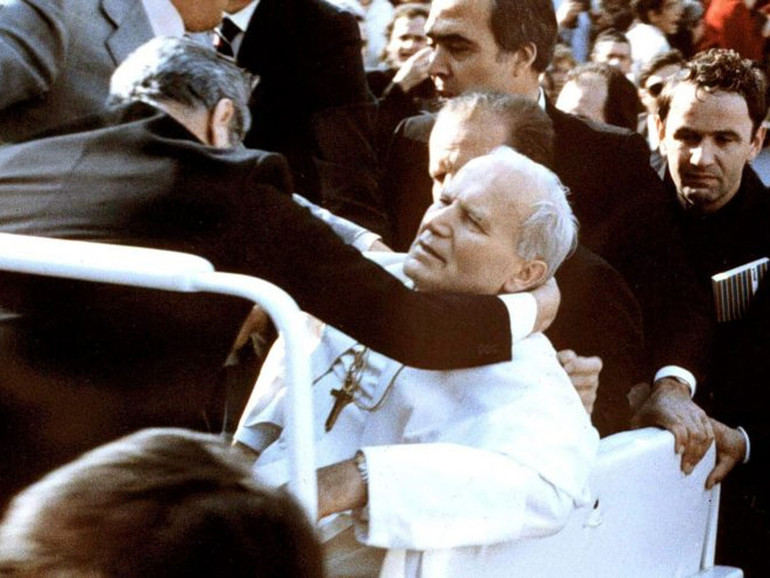 “Il Papa doveva morire”. L’attentato a Giovanni Paolo II oltre la cronaca nel libro di Preziosi