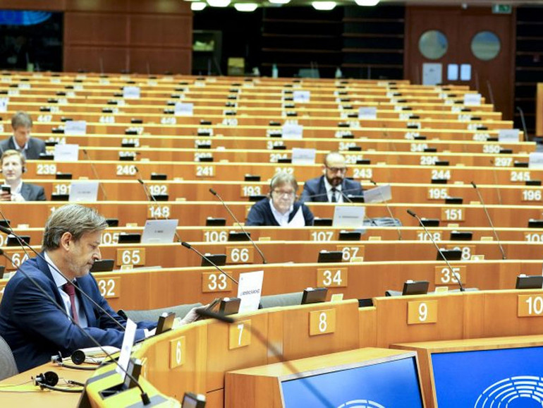 Il Parlamento Ue chiede un salario minimo come rimedio alla disuguaglianza e alla povertà lavorativa