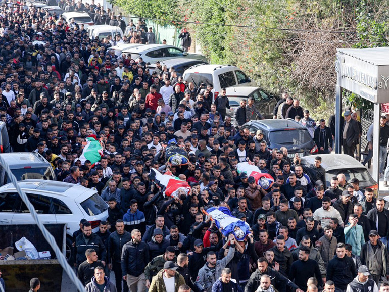 Il raid israeliano colpisce Jenin. Dieci palestinesi uccisi in Cisgiordania. Sette vittime anche fuori dalla sinagoga