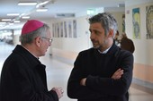 Il vescovo Claudio accoglie la richiesta di perdono di don Roberto Cavazzana