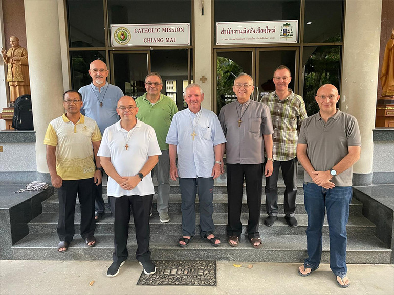 Il vescovo Claudio in visita alla missione in Thailandia. Chiese sorelle nel far crescere la fede Il vescovo Claudio in visita alla missione in Thailandia. Chiese sorelle nel far crescere la fede