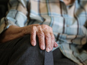 Il virus aggrava solitudine e fragilità «Per questo non abbandoniamo i nostri anziani»