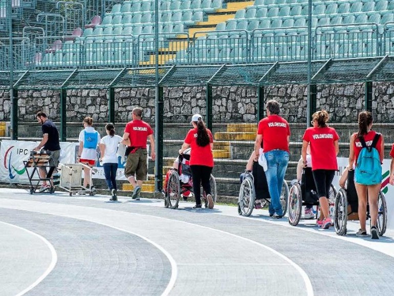 In Italia oltre quattro milioni e mezzo di volontari: in calo, ma sempre determinanti