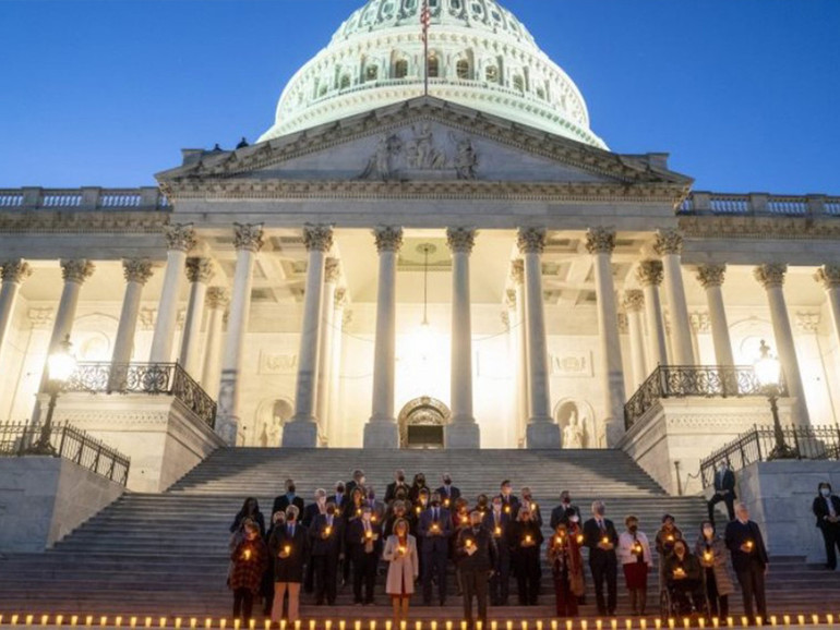 In preghiera a Capitol Hill un anno dopo l’assalto al Congresso