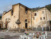Incendi a Palermo: viaggio nella città in cui bruciano anche le spoglie del patrono. “C’è mano umana”