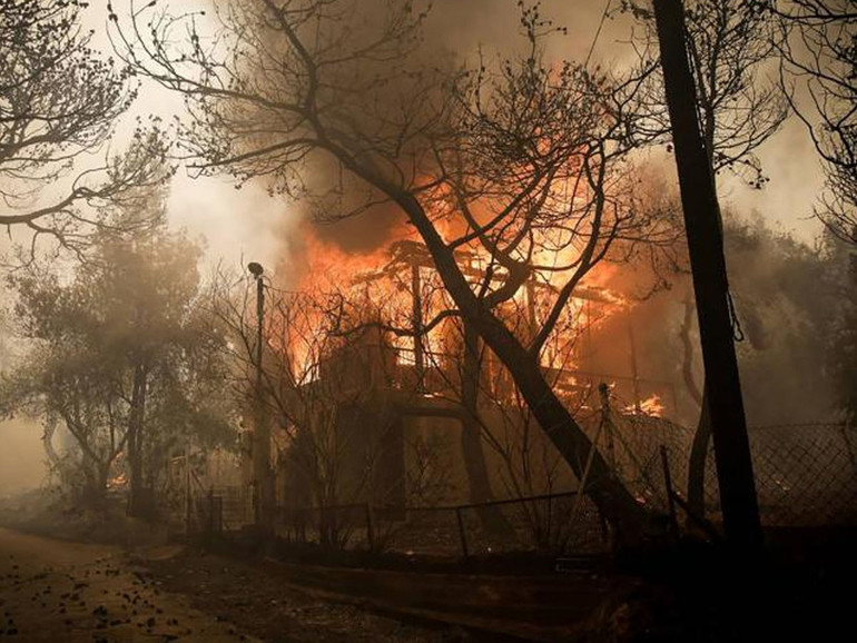 Incendi in Grecia. Caritas: “Situazione drammatica. Faremo il possibile per alleviare le sofferenze”