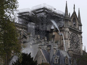 Incendio a Notre-Dame. Mons. Rougé (Nanterre): “La cattedrale è il cuore di questo Paese”