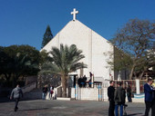 Incontro vescovi e sindaci del Mediterraneo: la preghiera di Gaza con i 134 rosari donati dal Papa