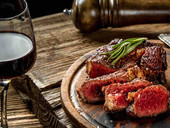 L’Europa “promuove” carne e vino italiani. Il programma di aiuti per la promozione degli alimenti include anche questi prodotti