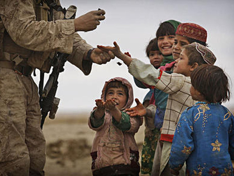 La caramella amara. Il piccolo afghano, il soldato Usa e i bambini del mondo