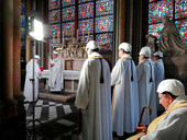 La cattedrale di Parigi oggi e in un'immagine di ieri di Madeleine Delbrêl