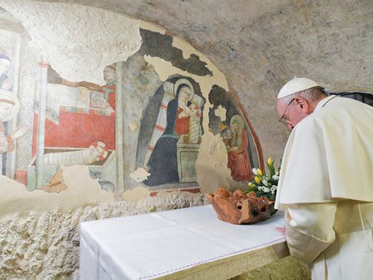 La lettera sul presepe di papa Francesco: "Il presepe racconta l’amore di Dio, il Dio che si è fatto bambino per dirci quanto è vicino"