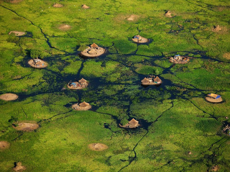 La lezione della Laudato si’. Yann Arthus-Bertrand: “Solo una rivoluzione spirituale ci salverà dal riscaldamento climatico” La lezione della Laudato si’. Yann Arthus-Bertrand: “Solo una rivoluzione spirituale ci salverà dal riscaldamento climatico”