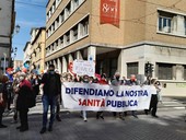 La manifestazione a Vicenza. Medici, infermieri, Oss in piazza per difendere la sanità pubblica