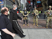 La protesta dei cattolici davanti alla Casa Bianca. Card. O’Malley: “Razzismo è malattia sociale e spirituale che uccide le persone”