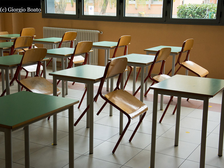 La scala delle incomprensioni. Uno studente tredicenne a Verona si è rifiutato di salire una scala arcobaleno La scala delle incomprensioni. Uno studente tredicenne a Verona si è rifiutato di salire una scala arcobaleno