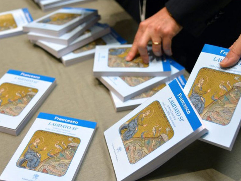 Laudato si’, 10 anni dopo. Vinciguerra: “La Chiesa sia guida di rigenerazione” Laudato si’, 10 anni dopo. Vinciguerra: “La Chiesa sia guida di rigenerazione”