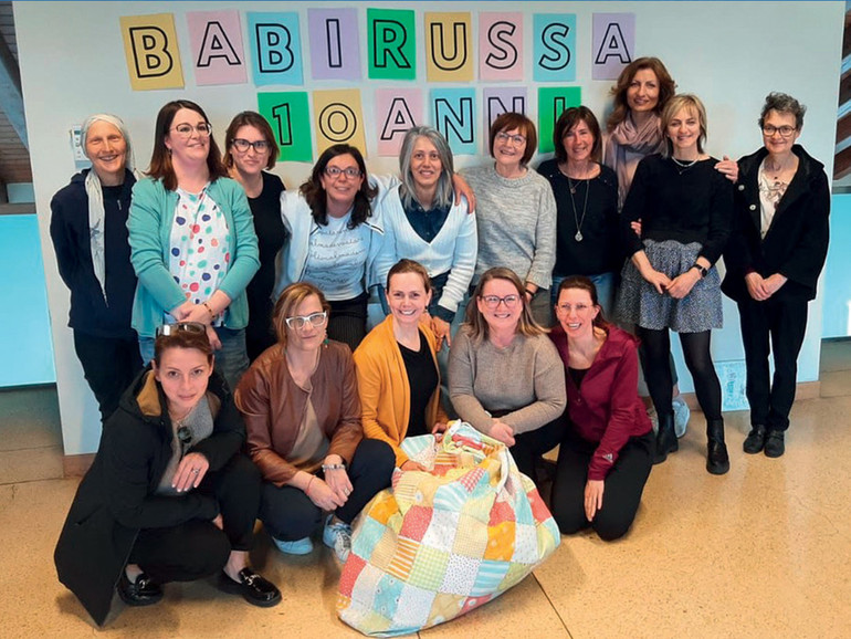 Le lettrici volontarie della Biblioteca di Thiene. Con le Babirussa si legge che è un piacere Le lettrici volontarie della Biblioteca di Thiene. Con le Babirussa si legge che è un piacere