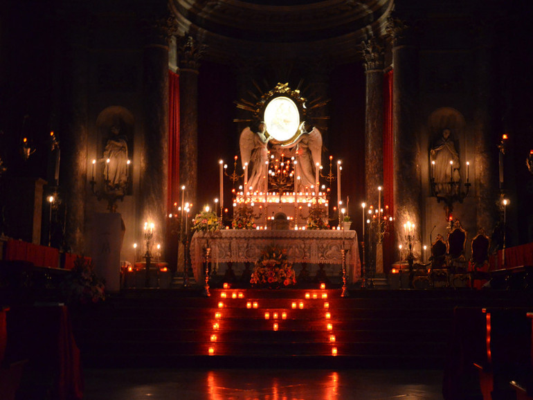 Madonna dei Lumini alla Basilica del Carmine. Domenica 13 ottobre si rinnova la plurisecolare devozione Madonna dei Lumini alla Basilica del Carmine. Domenica 13 ottobre si rinnova la plurisecolare devozione
