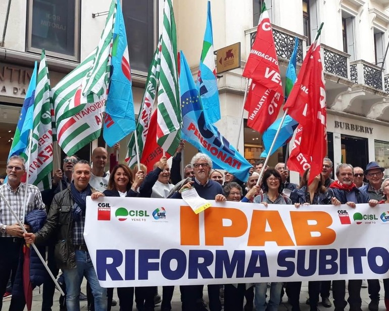 Martedì i sindacati in piazza per chiedere la riforma delle Ipab