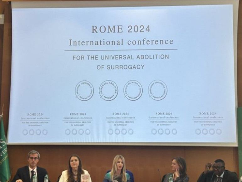 Maternità surrogata. Parte da Roma la campagna per la messa al bando universale