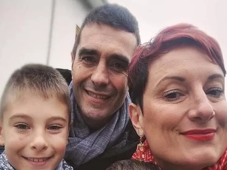 Mattia, "Alfiere della Repubblica" a 11 anni che accudisce suo papà malato di Alzheimer Mattia, "Alfiere della Repubblica" a 11 anni che accudisce suo papà malato di Alzheimer