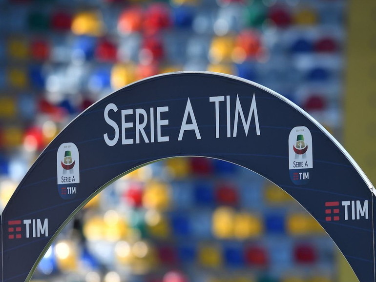 Mentre la Uefa studia il piano d'intervento, la Serie A è unanime: il campionato va concluso