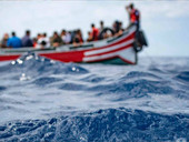 Migranti, "145 persone in mare, il ministro della Difesa intervenga"