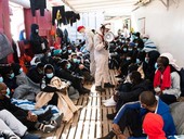 Migranti, 306 a bordo della Ocean Viking: “Situazione umanamente insostenibile”