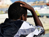 Migranti, 34.134 sbarchi in Italia nel 2020: crescono i minori soli